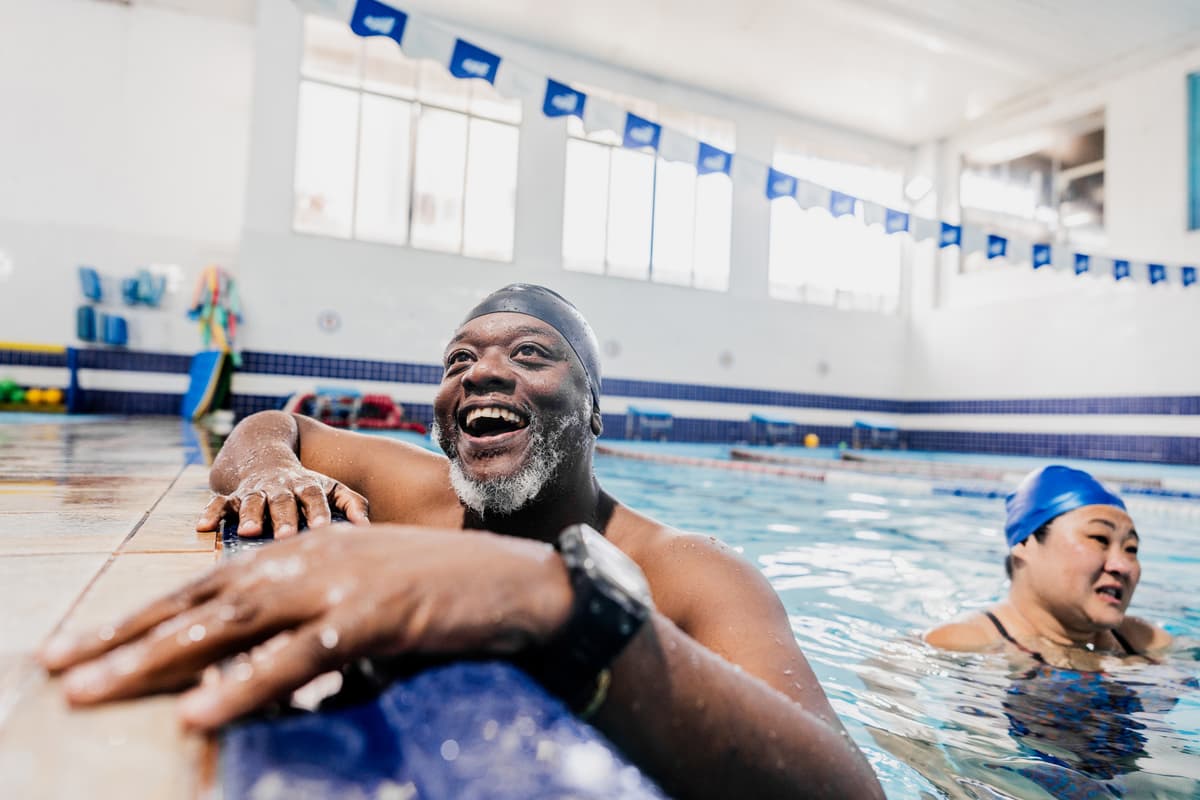 This image provides an overview of two persons on the Swimathon.